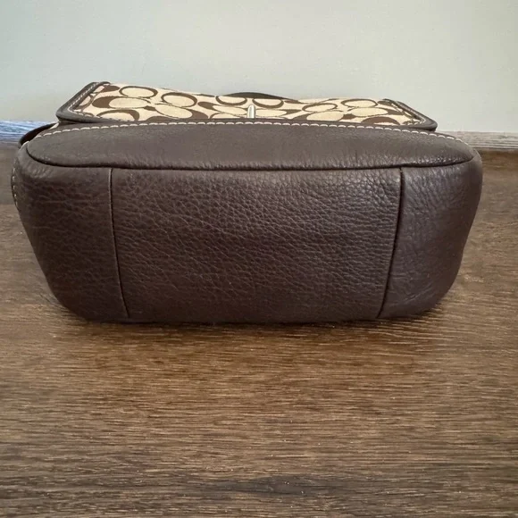 Coach Hamptons Flap Signature Crossbody Bag - Picture 3 of 6